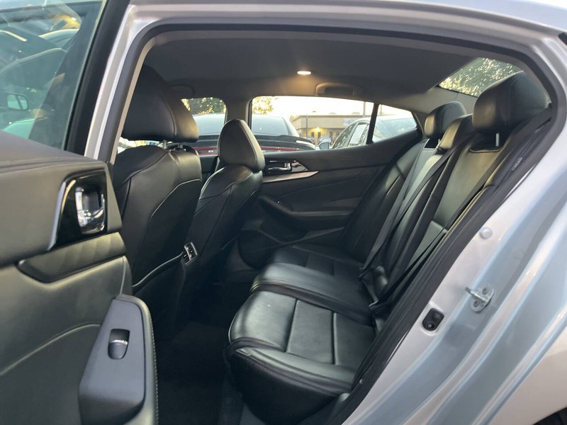 Nissan Maxima Vehicle Image 08