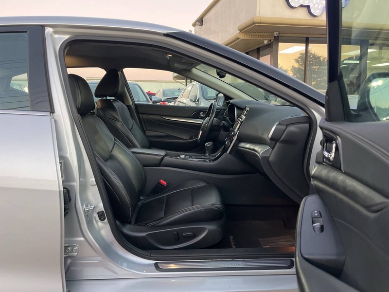 Nissan Maxima Vehicle Image 11