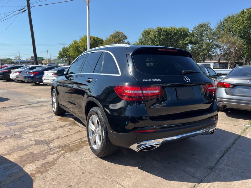 Mercedes-Benz GLC Vehicle Image 03