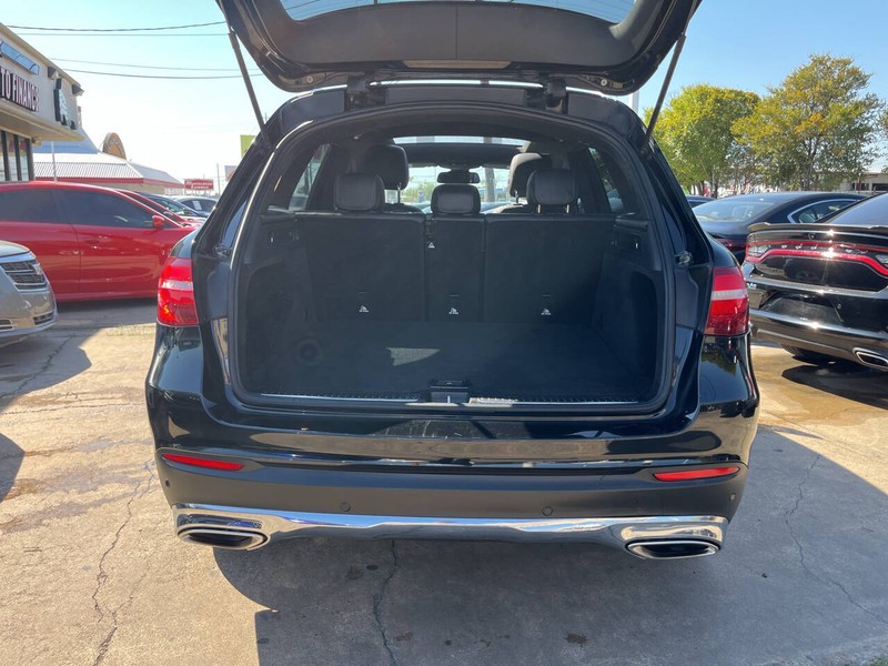 Mercedes-Benz GLC Vehicle Image 09