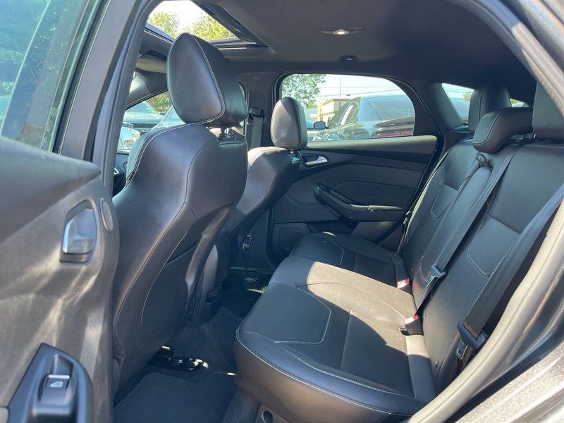 Ford Focus Hatchback Vehicle Image 08