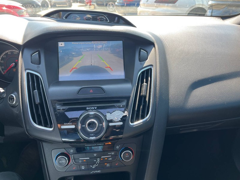 Ford Focus Hatchback Vehicle Image 12