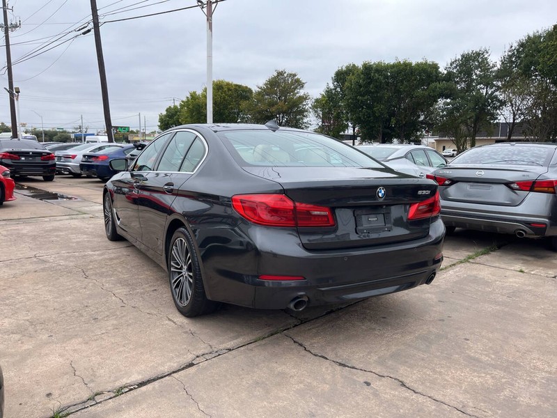 BMW 5 Series Vehicle Image 03