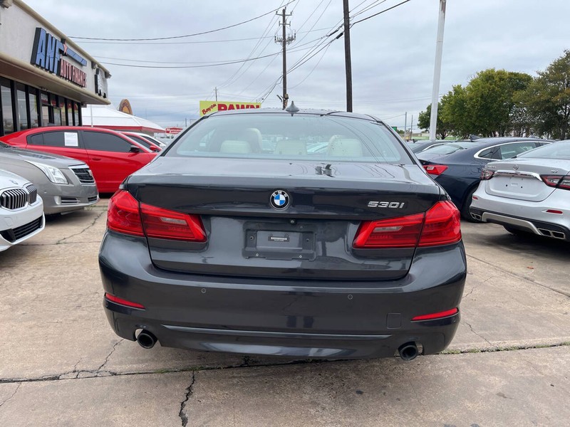 BMW 5 Series Vehicle Image 04