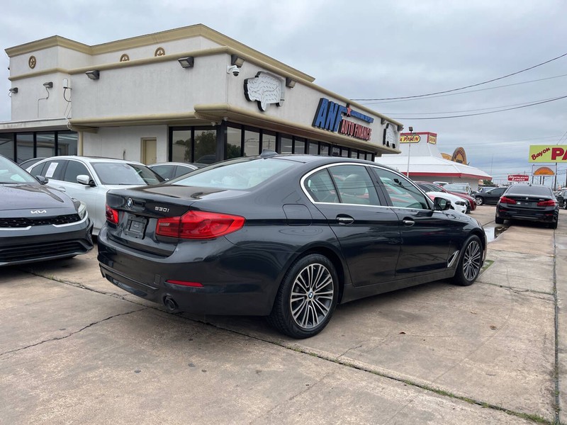 BMW 5 Series Vehicle Image 05