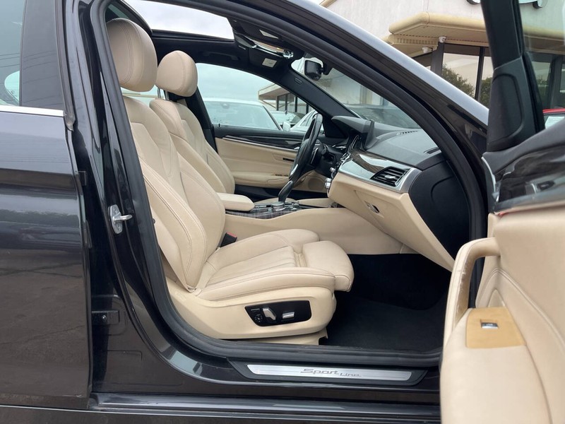 BMW 5 Series Vehicle Image 11