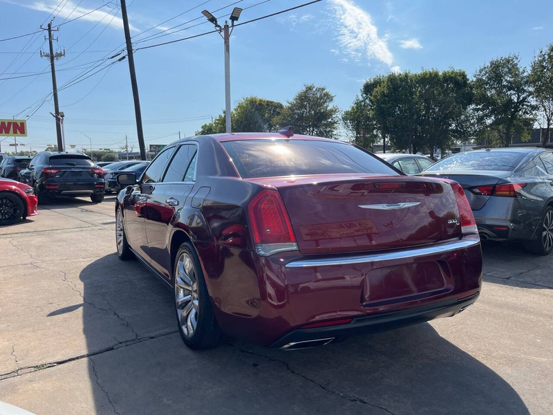 Chrysler 300 Vehicle Image 03