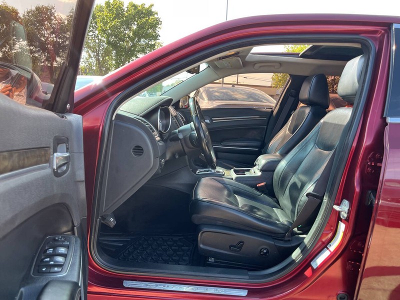 Chrysler 300 Vehicle Image 08