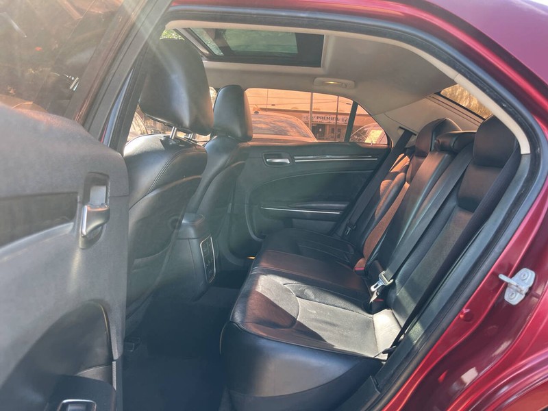 Chrysler 300 Vehicle Image 10