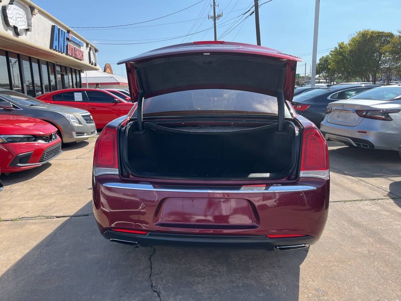 Chrysler 300 Vehicle Image 11