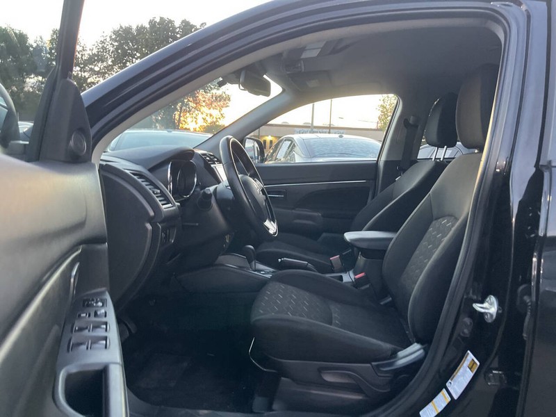 Mitsubishi Outlander Sport Vehicle Image 07