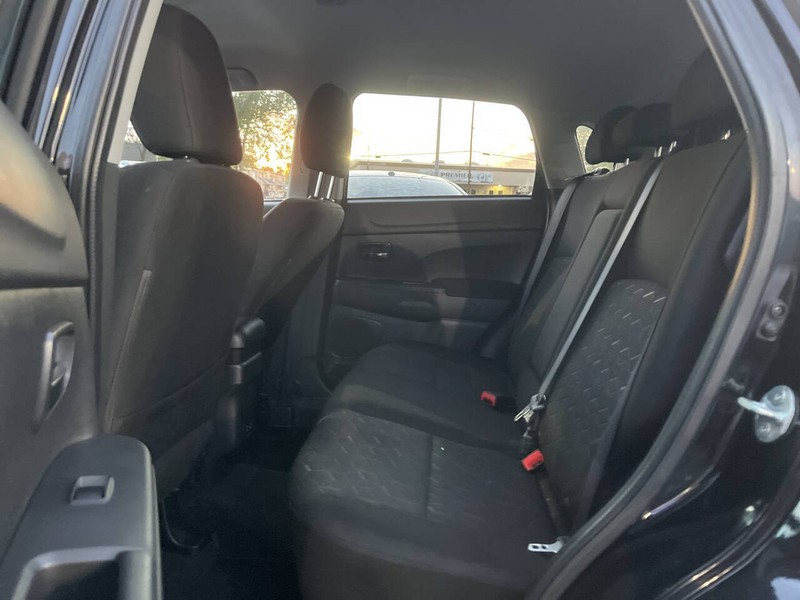 Mitsubishi Outlander Sport Vehicle Image 08