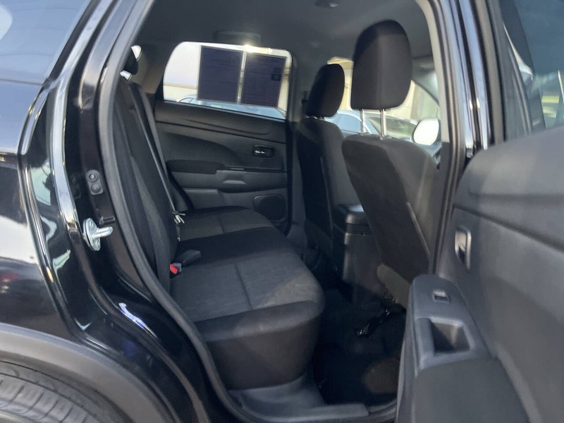 Mitsubishi Outlander Sport Vehicle Image 10