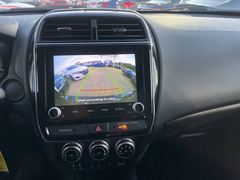 Mitsubishi Outlander Sport Vehicle Image 12
