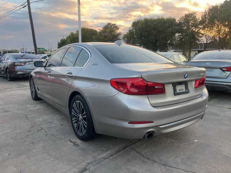 BMW 5 Series Vehicle Image 03