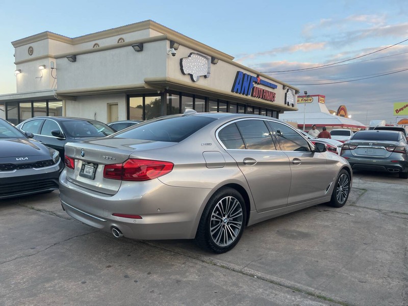 BMW 5 Series Vehicle Image 05