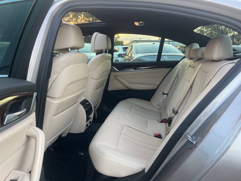 BMW 5 Series Vehicle Image 08