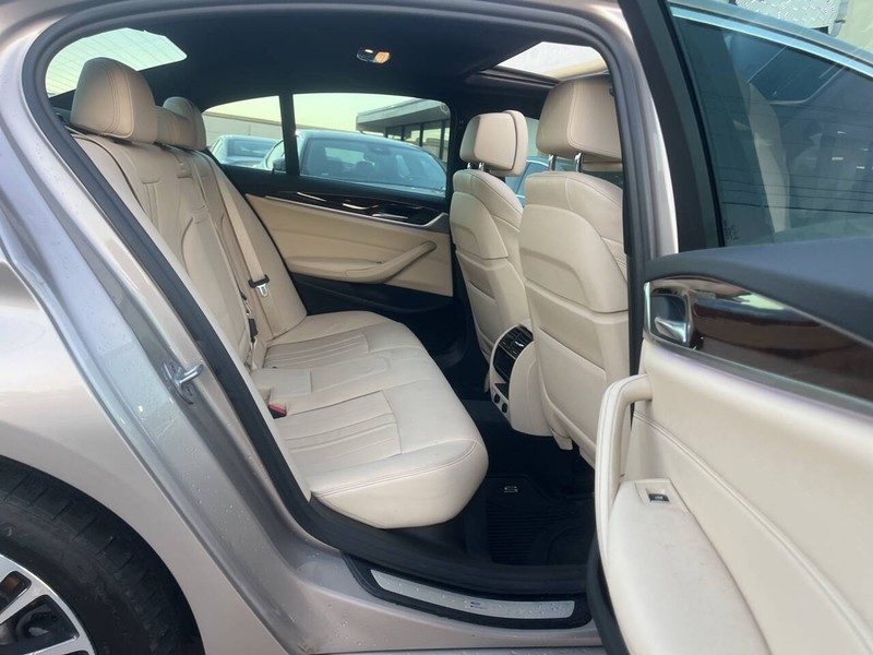 BMW 5 Series Vehicle Image 10