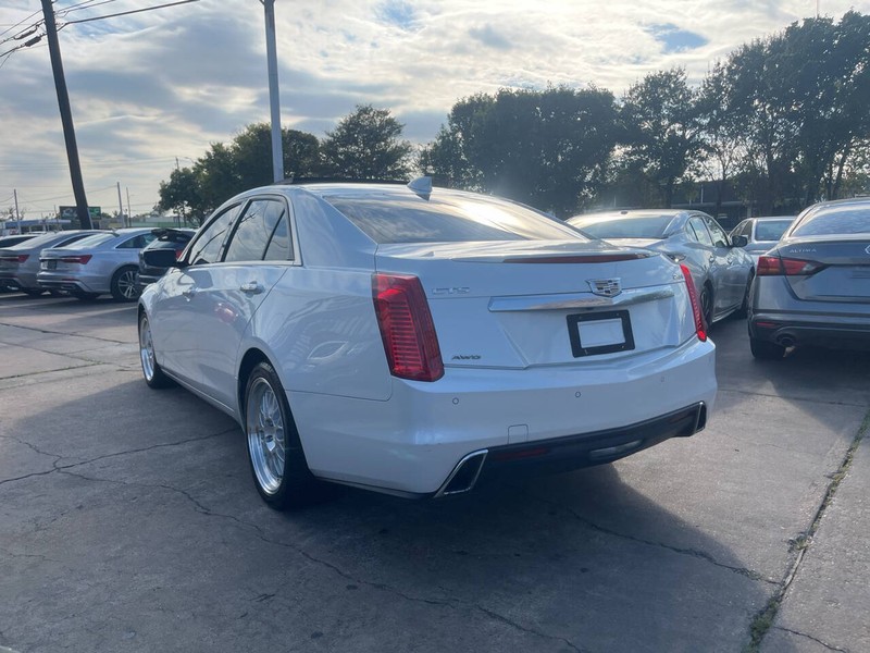 Cadillac CTS Sedan Vehicle Image 03