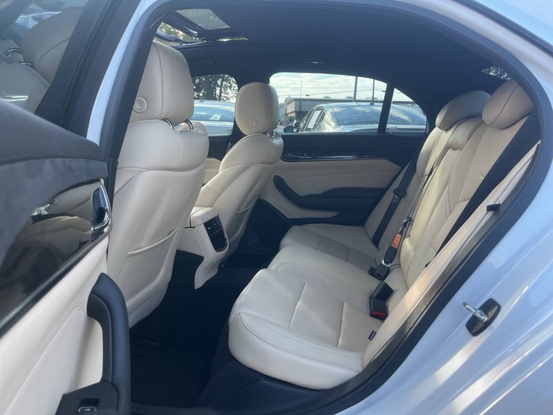 Cadillac CTS Sedan Vehicle Image 09
