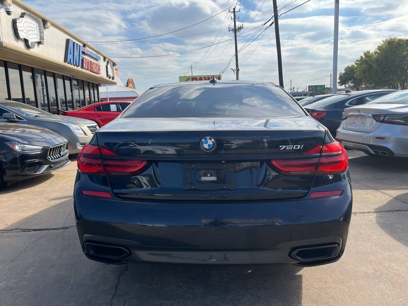 BMW 7 Series Vehicle Image 04