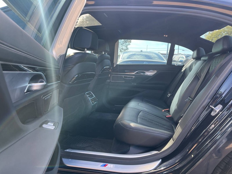 BMW 7 Series Vehicle Image 08