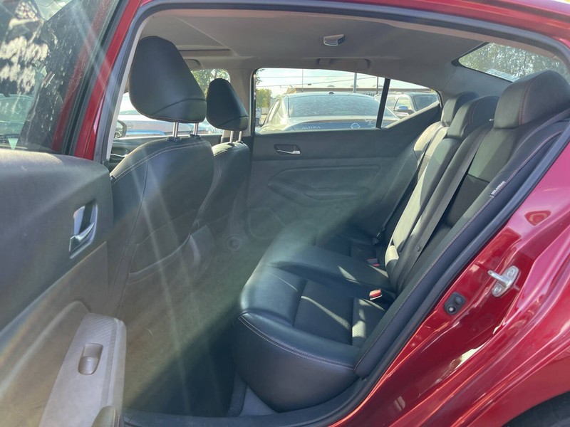 Nissan Altima Vehicle Image 08