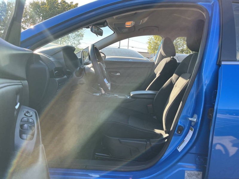 Nissan Sentra Vehicle Image 07