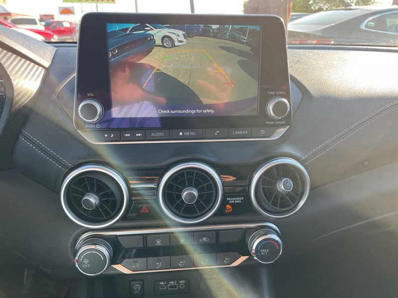 Nissan Sentra Vehicle Image 12