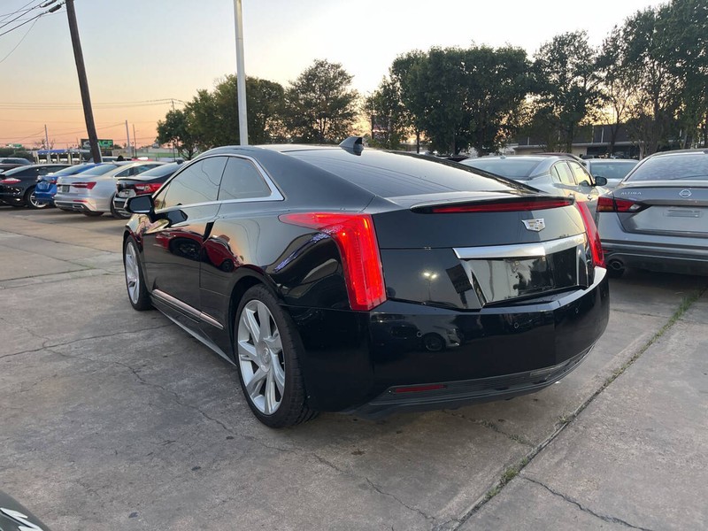 Cadillac ELR Vehicle Image 03