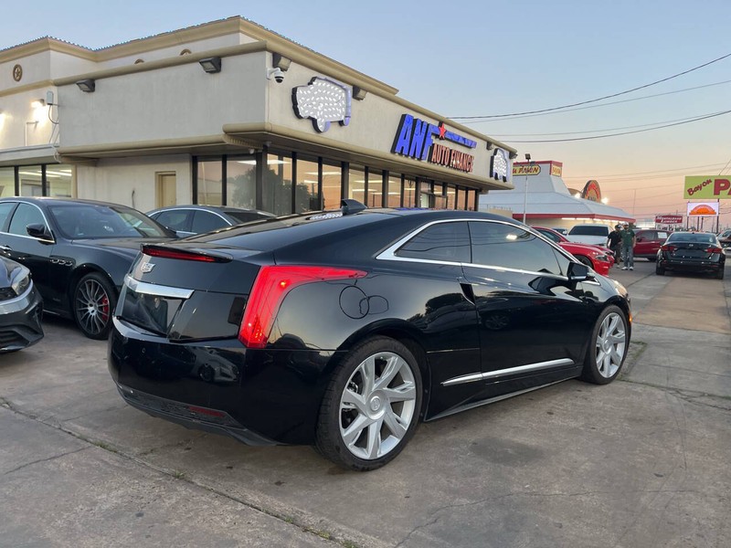 Cadillac ELR Vehicle Image 05