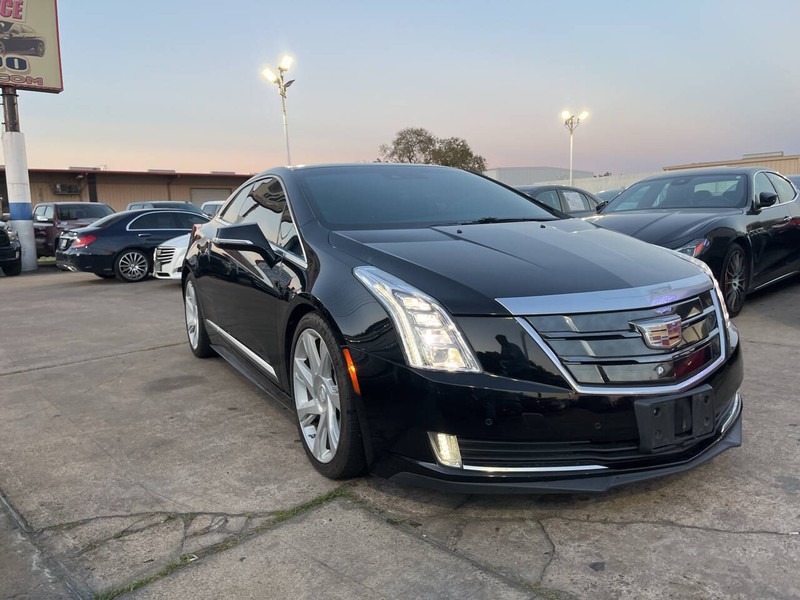 Cadillac ELR Vehicle Image 06