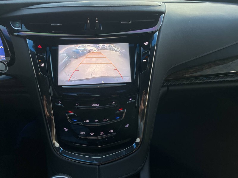 Cadillac ELR Vehicle Image 18