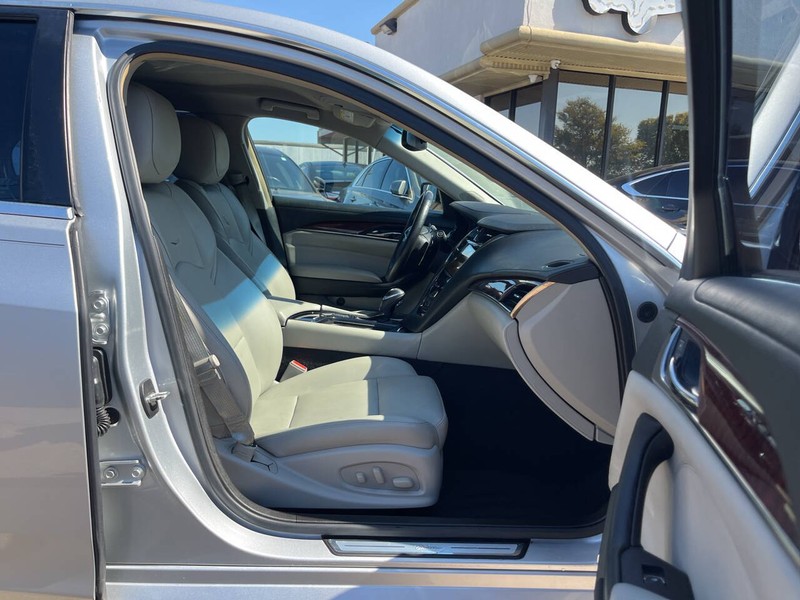 Cadillac CTS Vehicle Image 11