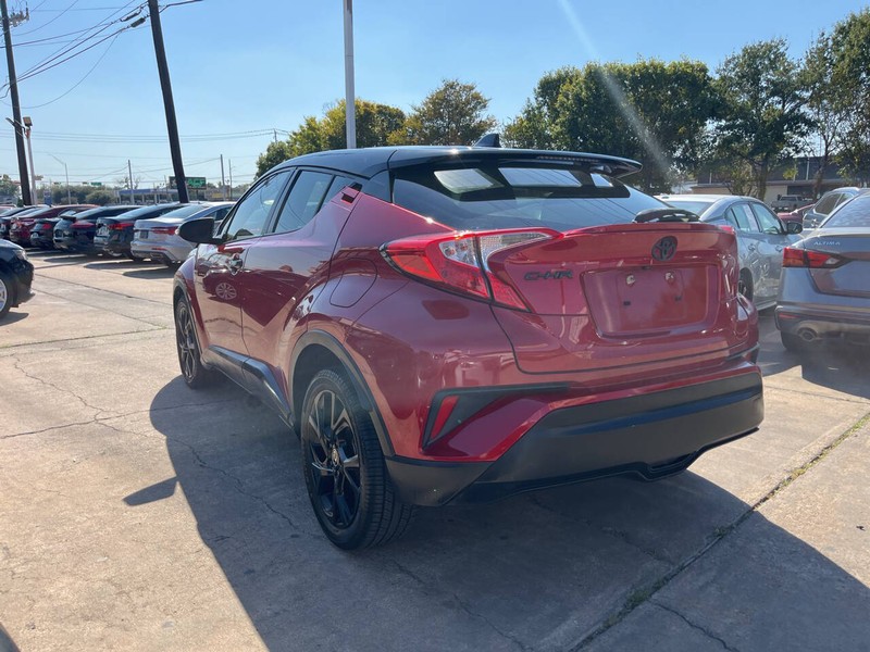 Toyota C-HR Vehicle Image 03