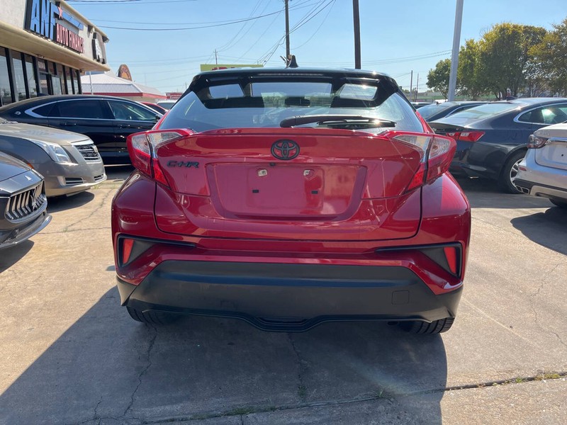 Toyota C-HR Vehicle Image 04
