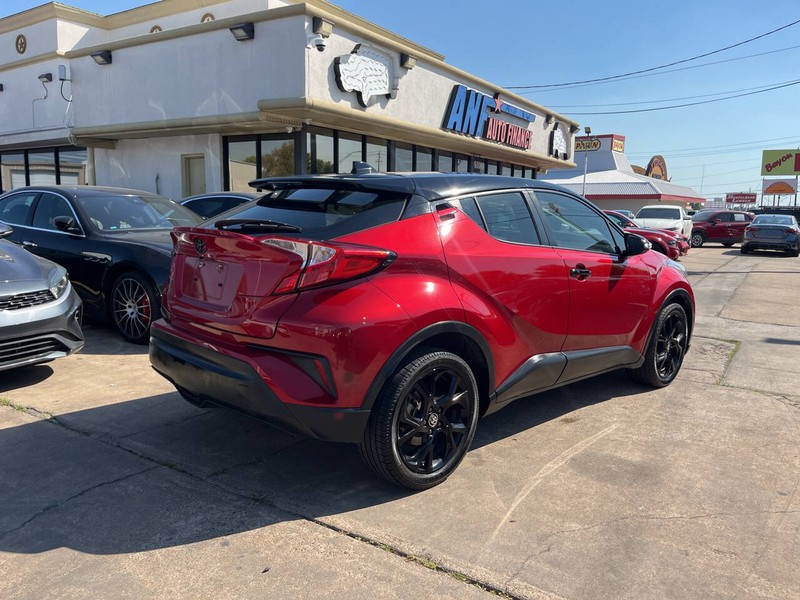 Toyota C-HR Vehicle Image 05