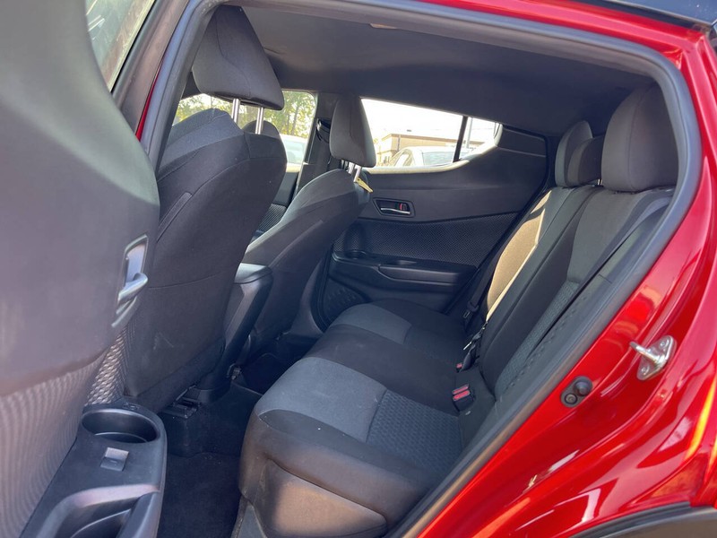 Toyota C-HR Vehicle Image 08