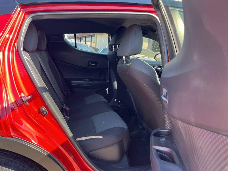 Toyota C-HR Vehicle Image 10