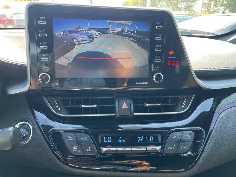 Toyota C-HR Vehicle Image 12
