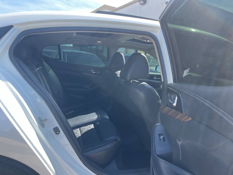 Nissan Maxima Vehicle Image 10