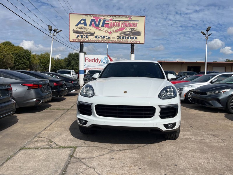 Porsche Cayenne Vehicle Image 02