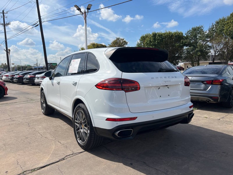 Porsche Cayenne Vehicle Image 03