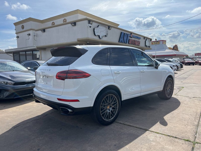 Porsche Cayenne Vehicle Image 05