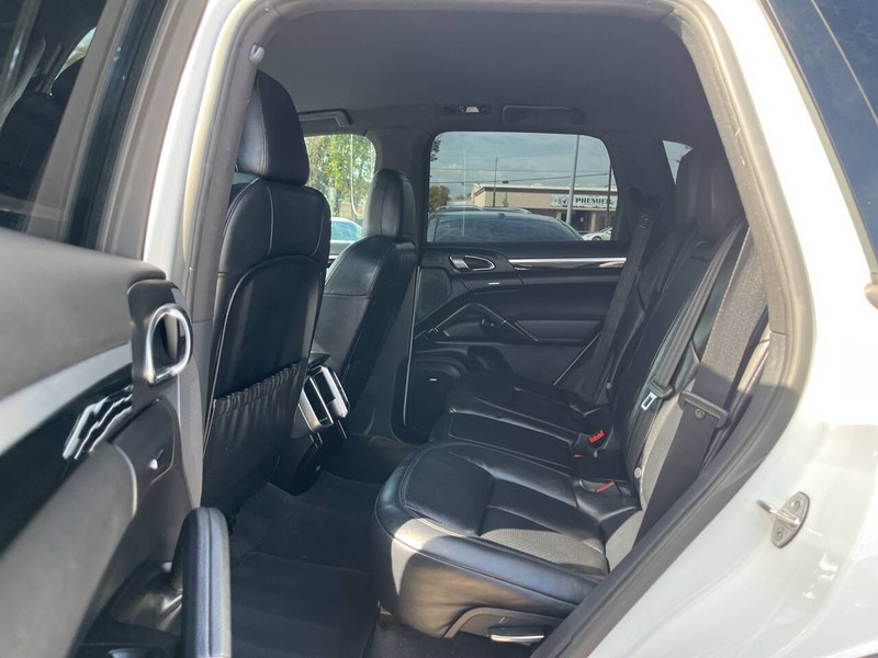 Porsche Cayenne Vehicle Image 08