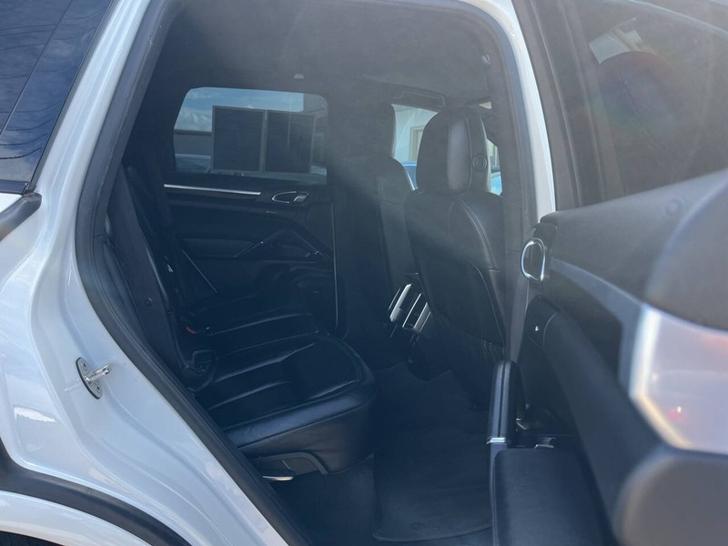Porsche Cayenne Vehicle Image 10