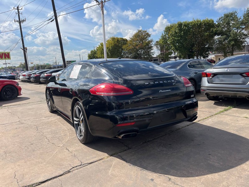 Porsche Panamera Vehicle Image 03