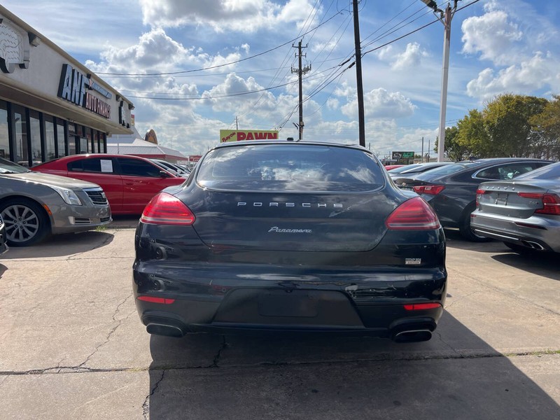 Porsche Panamera Vehicle Image 04