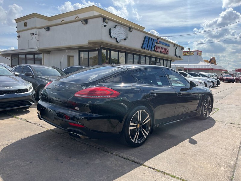 Porsche Panamera Vehicle Image 05