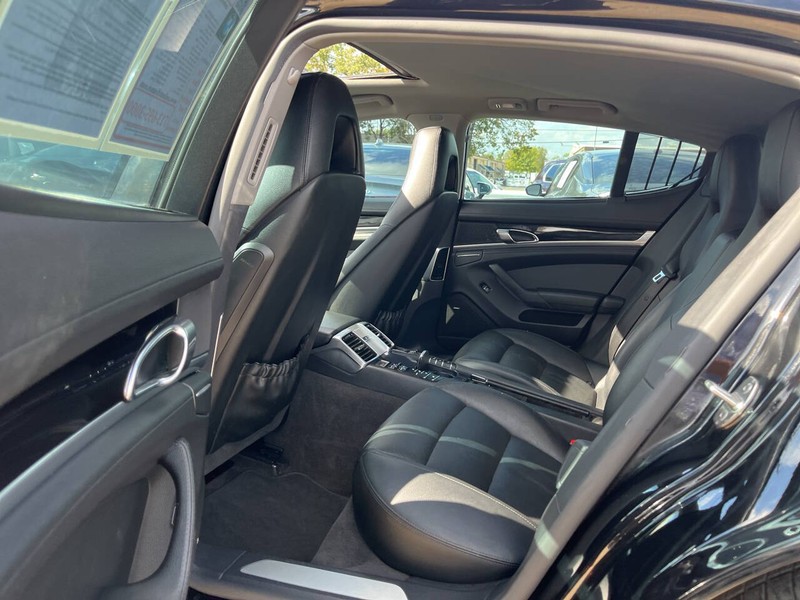 Porsche Panamera Vehicle Image 08